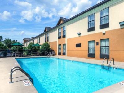 Hotel Clarion Pointe 2*